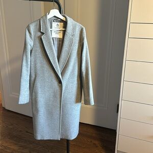 Aritzia Babaton (S) The Steadman coat in gray color